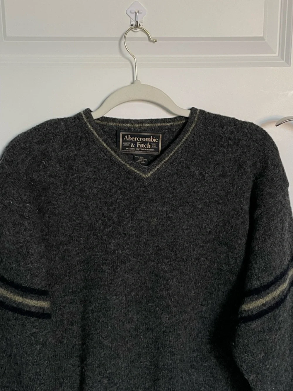 Abercrombie & Fitch y2k Men's Dark Charcoal V Neck Sweater Large 54349